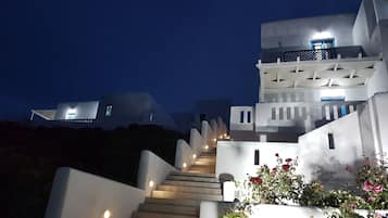 Villa, 1 Bedroom, Sea View (Shell) | In-room safe, desk, soundproofing, iron/ironing board