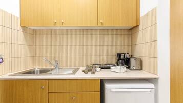 高级开间 | 私人简易厨房 | 冰箱、炉灶、茶具/咖啡用具、电热水壶