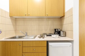 高级开间 | 私人简易厨房 | 冰箱、炉灶、茶具/咖啡用具、电热水壶