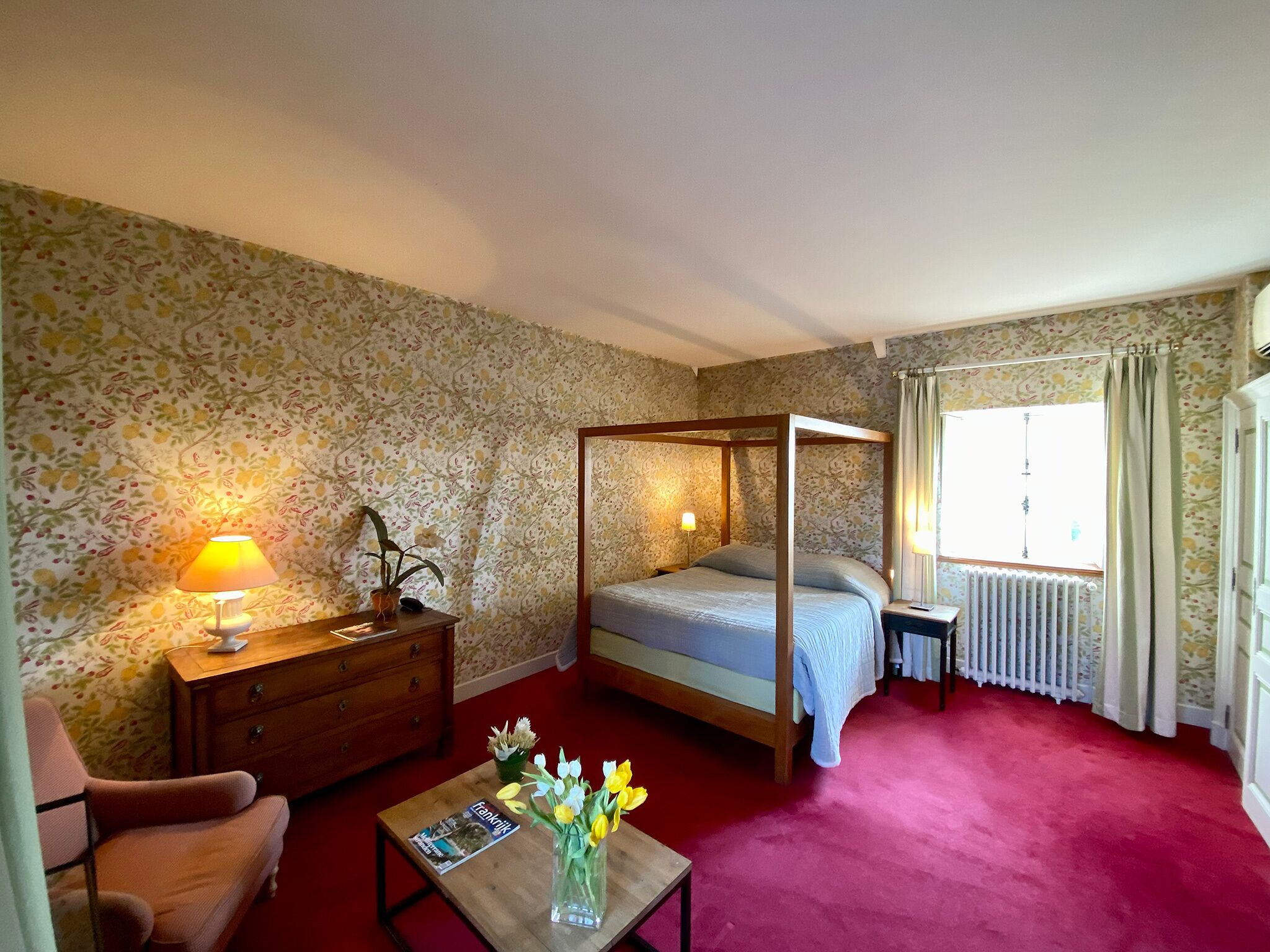 Dobbeltrom – classic, utsikt mot innsjø, hageområde (Clos le Marigny et Perruches) | Sengetøy av topp kvalitet, individuelt dekorert og individuelt innredet