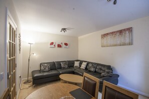 独立别墅, 2 间卧室 | 起居区 | 平板电视