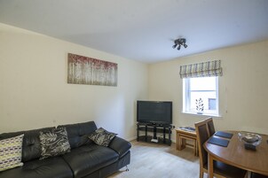 Una televisión de pantalla plana