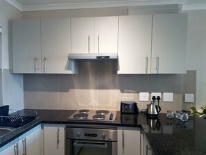 TWO BEDROOM APARTMENT (Coral Road) | Private kitchen | Microwave, electric kettle, cookware/dishes/utensils - TC Villas (Cape Town)