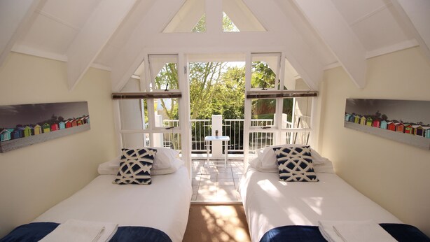 Premium bedding, Select Comfort beds, soundproofing, iron/ironing board - TC Villas (Cape Town)