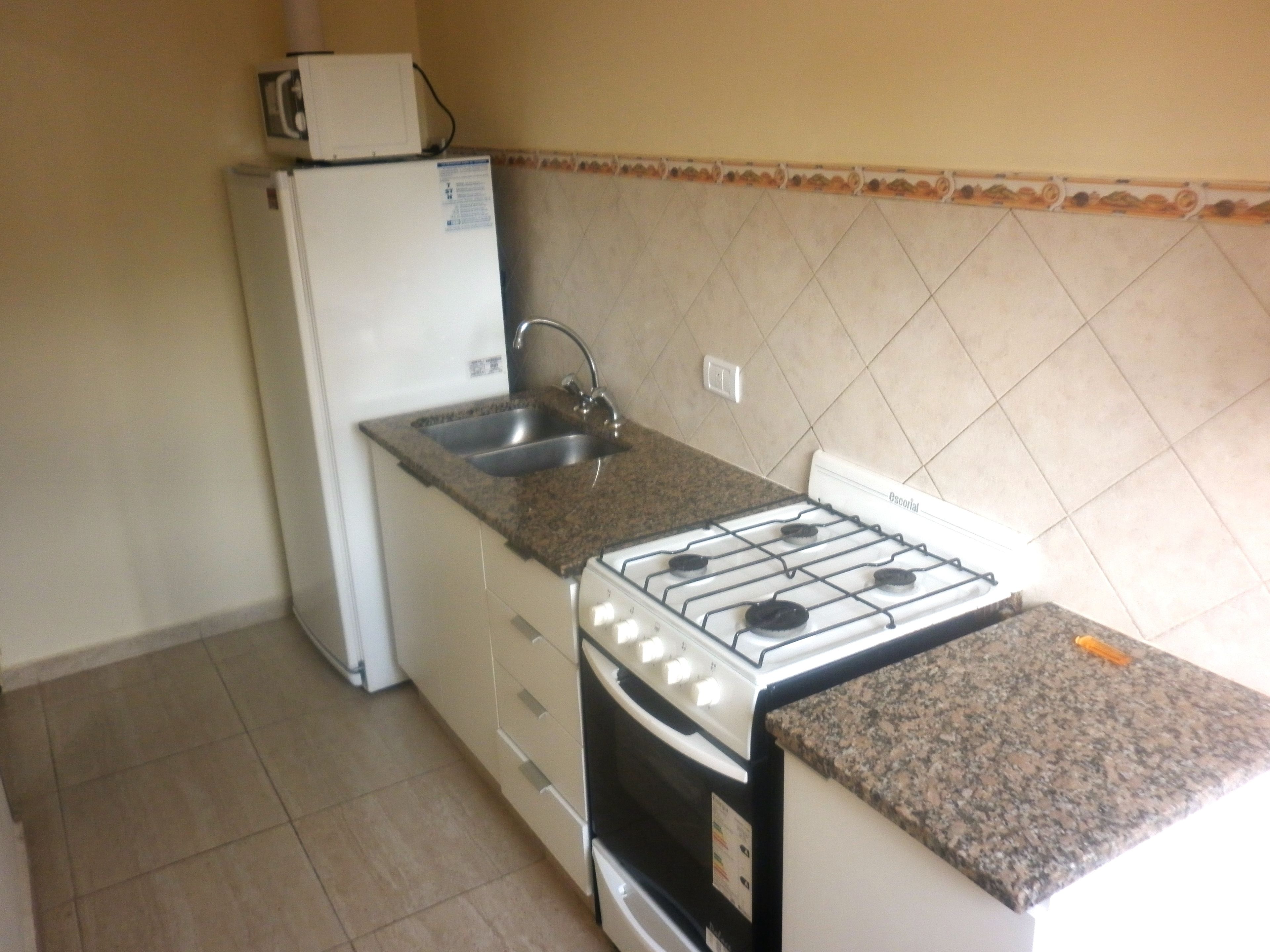 Lemari es dan microwave