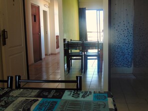 Appartement familial | Aire de séjour | Téléviseur à écran plat