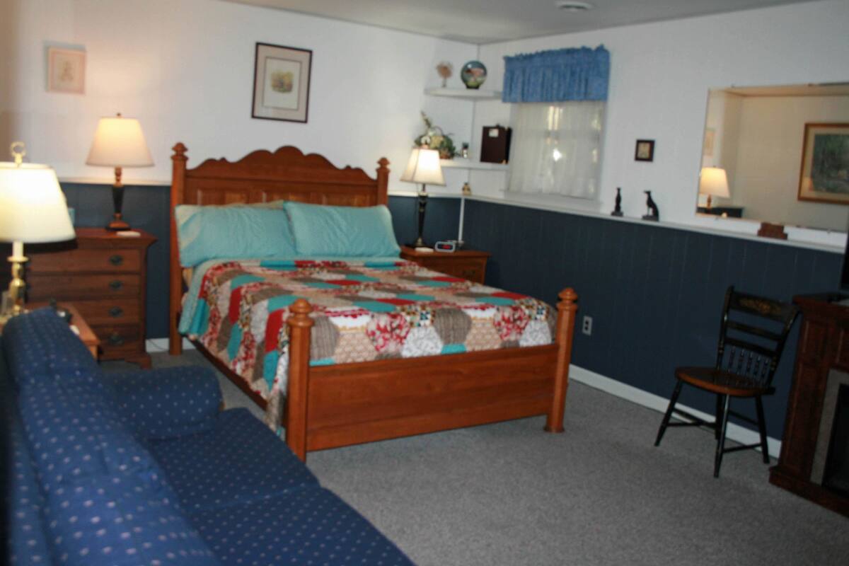 Deluxe Room, 1 Bedroom (Tumbling Blocks) | Premium bedding, individually decorated, individually furnished