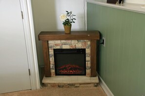 Deluxe Room, 1 Bedroom (Log Cabin) | Room amenity - Carriage Corner Bed & Breakfast (Gordonville)