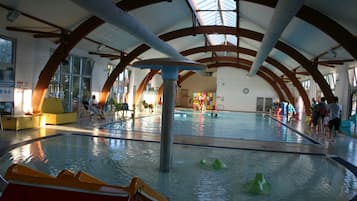 Piscine couverte, piscine extérieure (ouverte en saison)