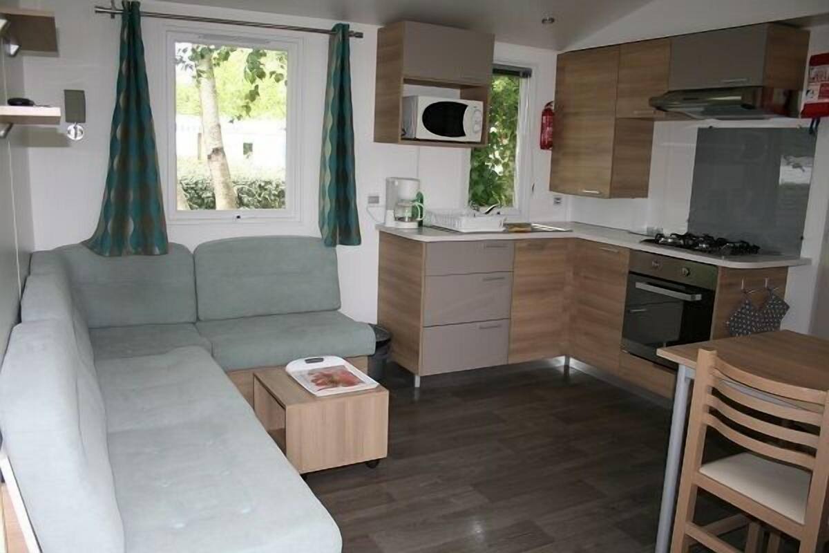 Mobile home - 2 soveværelser - terrasse - ved sø | Opholdsområde | Fladskærms-tv