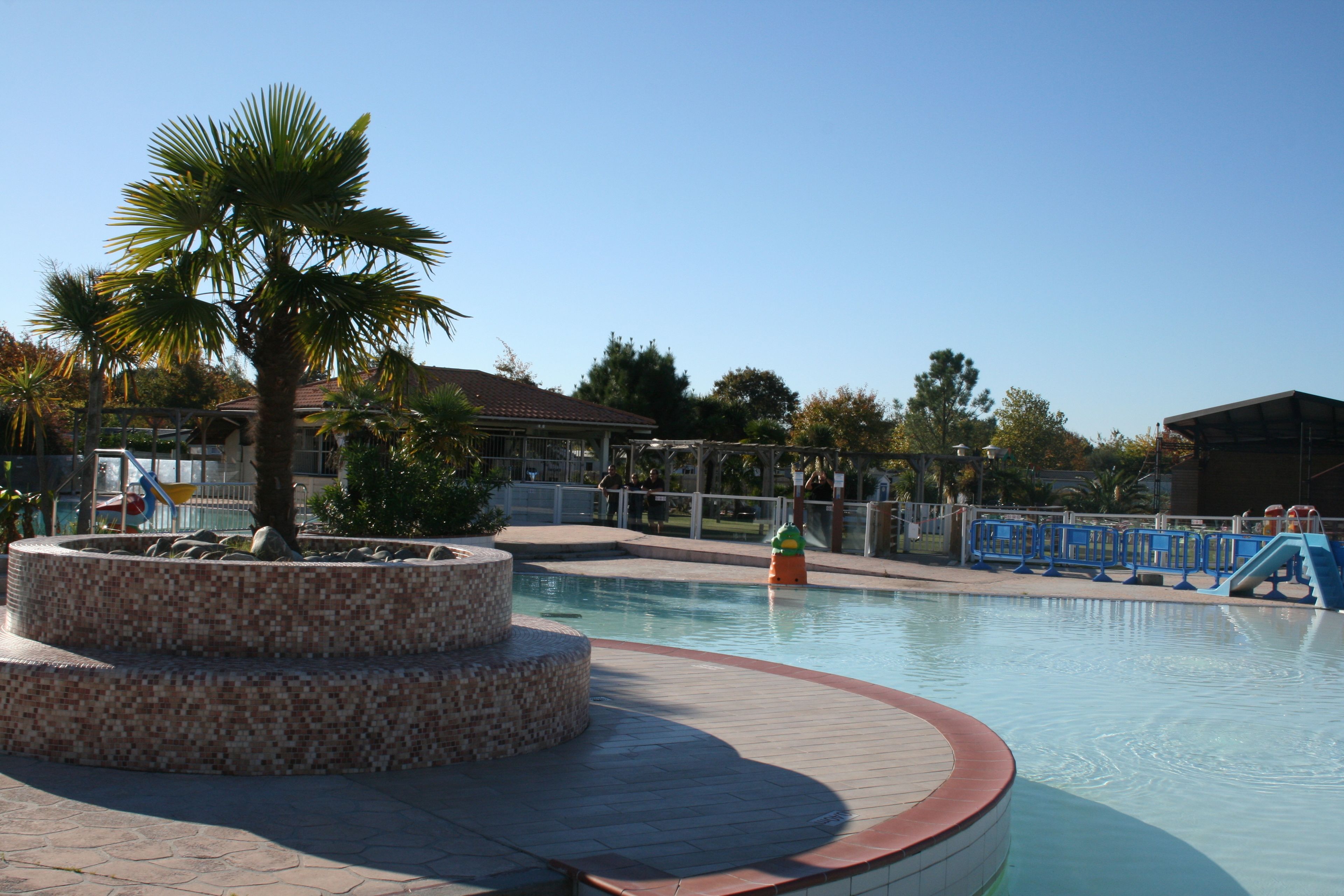 Piscine couverte, piscine extérieure (ouverte en saison)