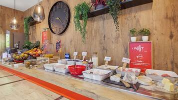 Tägliches Frühstücksbuffet gegen Gebühr