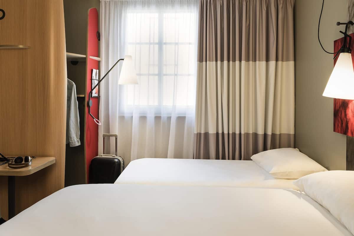 standard room, multiple beds | blackout curtains, soundproofing, iron/ironing board