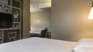 Comfort-Zimmer, 1 Doppelbett und Schlafsofa, Balkon | Verdunkelungsvorhänge, schallisolierte Zimmer, Bügeleisen/Bügelbrett