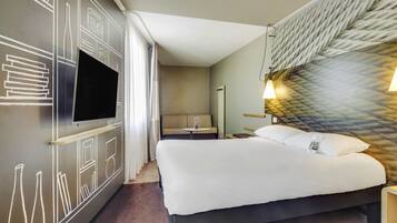 Rideaux occultants, chambres insonorisées, fer et planche à repasser