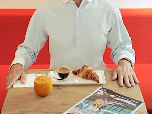 Daily buffet breakfast for a fee