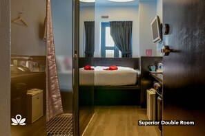 In-room safe, iron/ironing board, free WiFi, bed sheets - ZEN Rooms People's Park Complex (Singapore)
