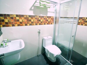 Shower, free toiletries - ZEN Rooms Pryce Business Park (Davao)