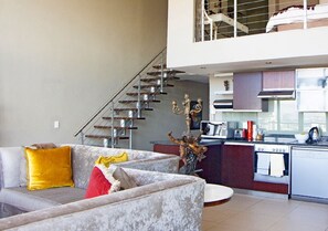 Full-size fridge, microwave, oven, stovetop - ITC Hospitality Group Two Bedrooms Cartwright's Corner (Cape Town)