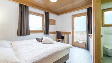 20 bedrooms, free WiFi