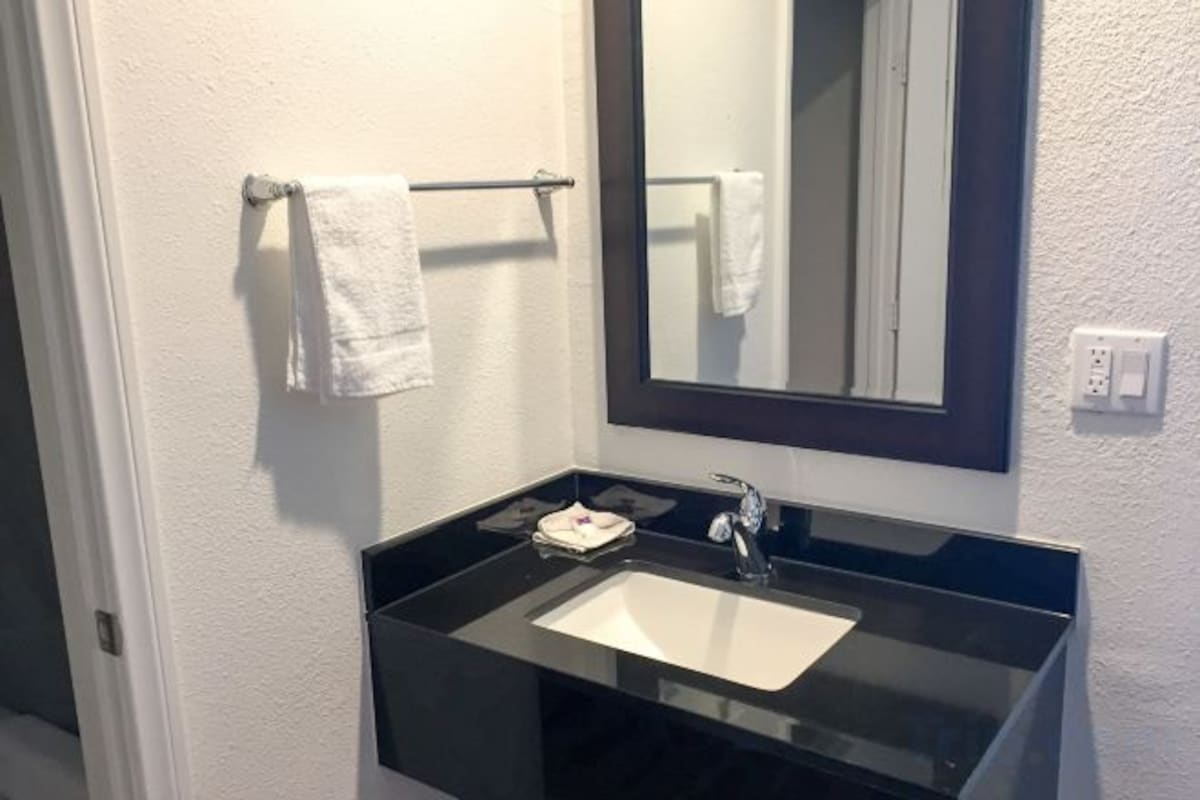 Shower, towels