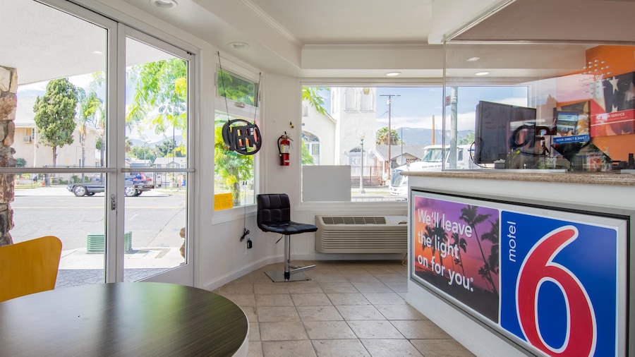 Motel 6 San Bernardino, CA - Downtown