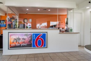 Lobby - Motel 6 San Bernardino, CA - Downtown (San Bernardino)