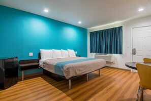 Free WiFi, bed sheets - Motel 6 San Bernardino, CA - Downtown (San Bernardino)