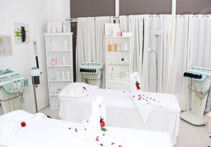 Sauna, steam room, body treatments, aromatherapy, body scrubs, facials