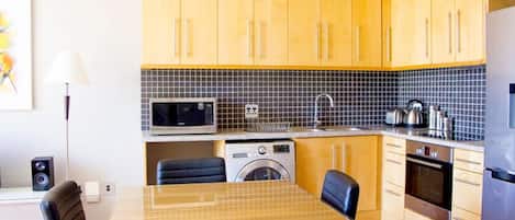 Apartment, 1 Bedroom (Ransom) | Private kitchen | Full-size fridge, microwave, oven, stovetop