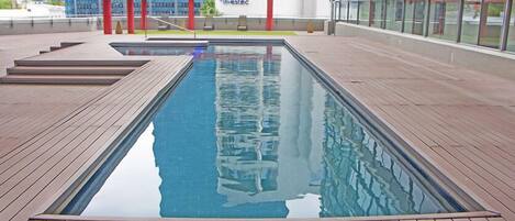 Outdoor pool, pool umbrellas, sun loungers