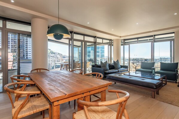 Deluxe Apartment | In-room dining