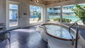 Sæsonbestemt udendørs pool