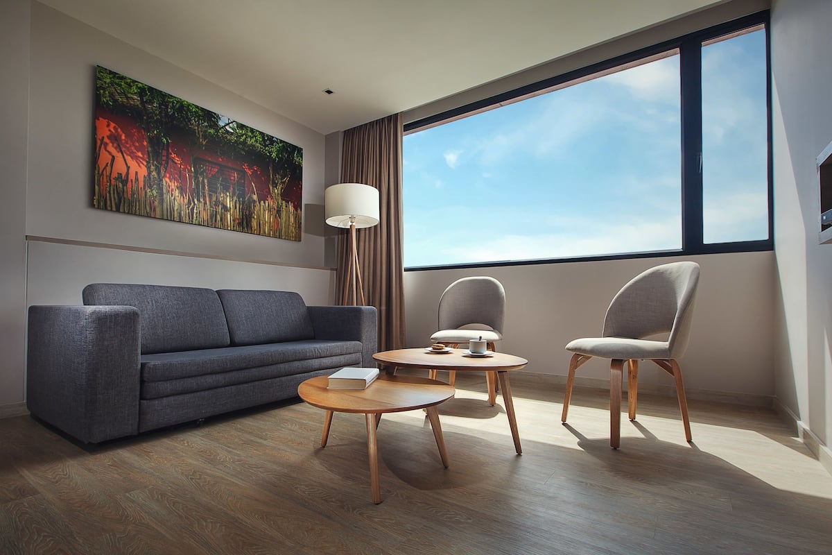 studio | living area | flat-screen tv, pay films