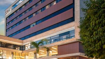 Stunning hotel building with a prominent entrance, multiple balconies, and large windows.
