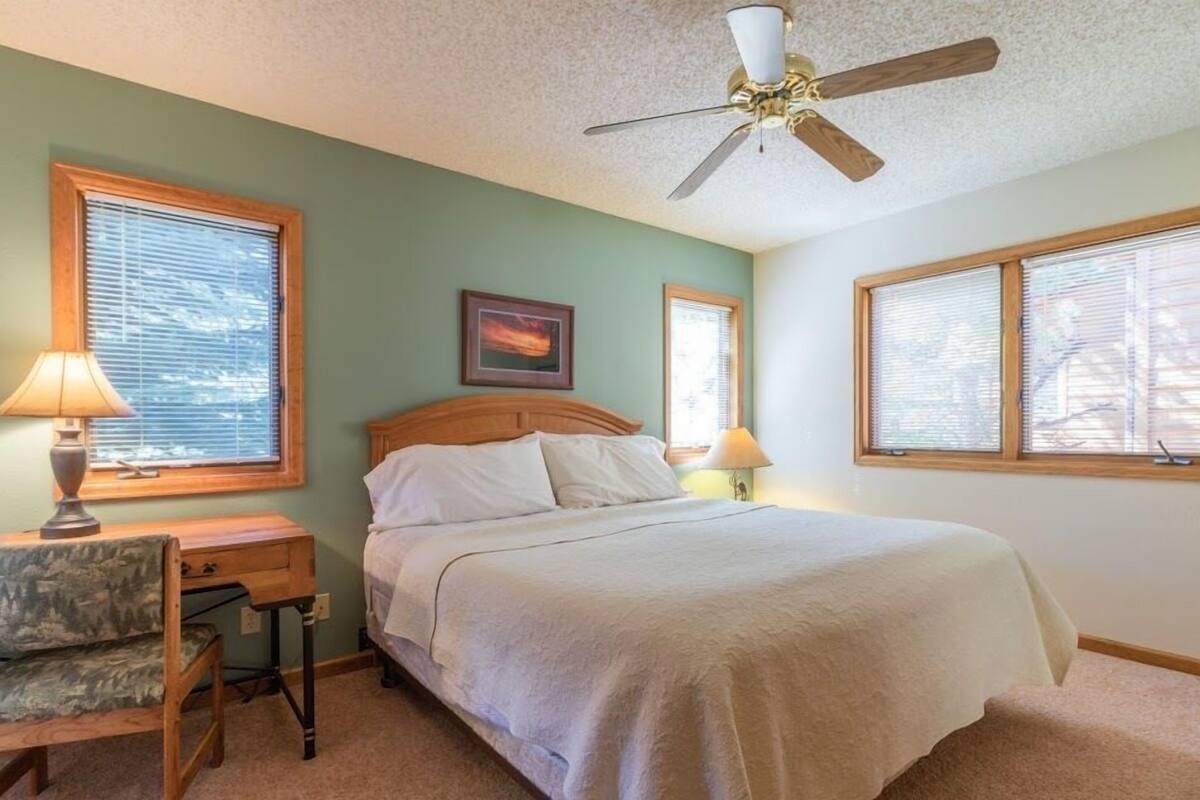 1 bedroom, individually decorated, individually furnished