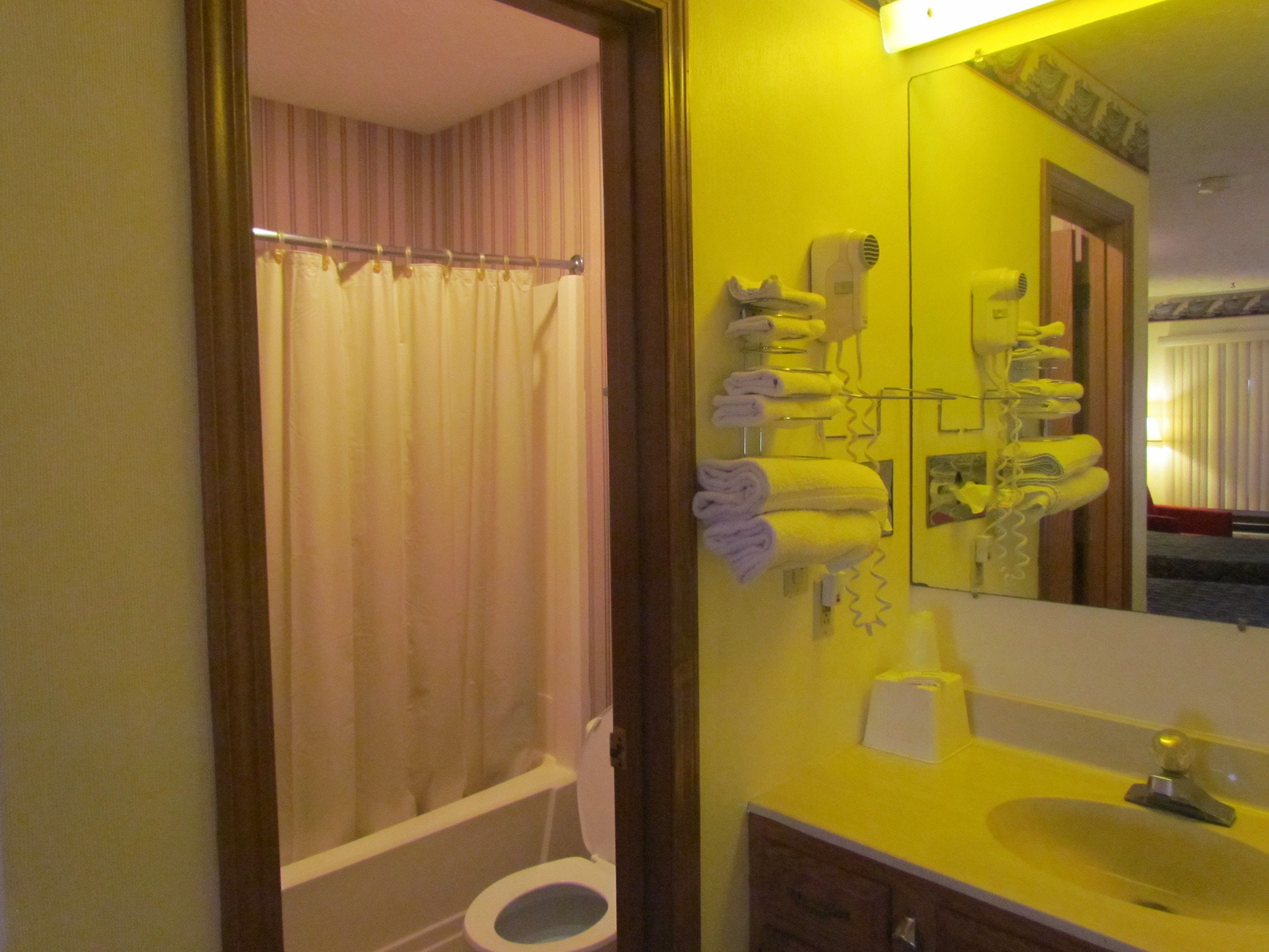 淋浴/盆浴组合、免费洗浴用品、毛巾