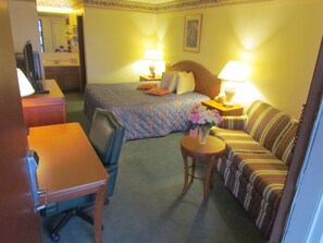 Executive Suite, 1 King Bed, Refrigerator & Microwave, City View - Travel Inn & Suites (Frankfort)