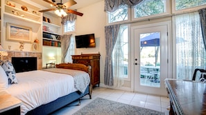 Egyptian cotton sheets, premium bedding, in-room safe - The River Belle Inn (Healdsburg)