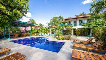 Outdoor pool, pool loungers