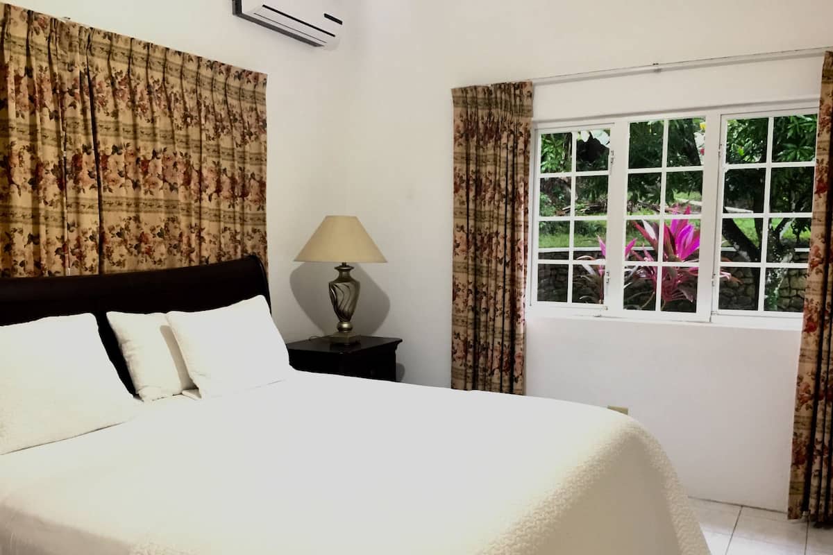 Chambre Double Majestueuse, 1 très grand lit, vue jardin, rez-de-chaussée