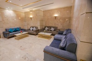 32-inch flat-screen TV with cable channels, TV - Snood Al Aziziah (Makkah)