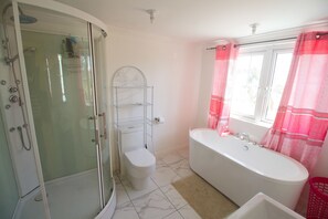 Comfort Townhome, 1 Bedroom, Kitchen, Beachside | 1 bedroom, iron/ironing board, free WiFi, bed sheets