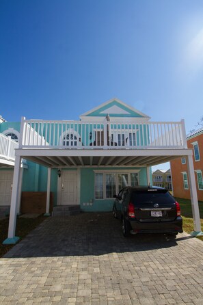 Comfort Townhome, 1 Bedroom, Kitchen, Beachside | 1 bedroom, iron/ironing board, free WiFi, bed sheets