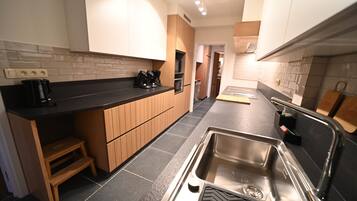 Réfrigérateur, micro-ondes, four, lave-vaisselle