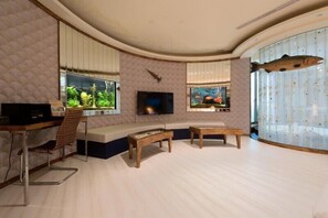 高級寢具、獨特裝潢、布置獨特、書桌