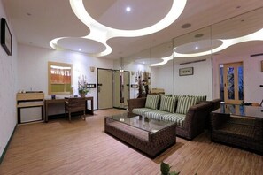 高級寢具、獨特裝潢、布置獨特、書桌