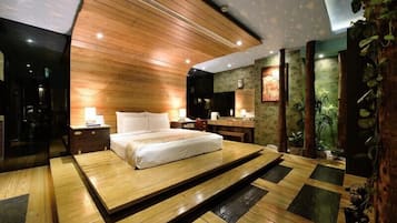 Premium bedding, individually decorated, individually furnished, desk