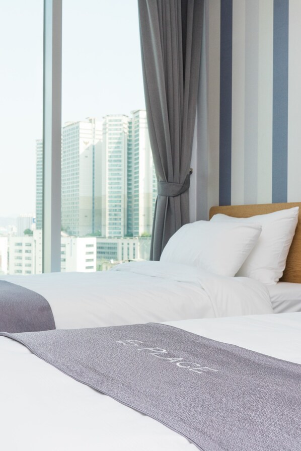 Superior-herbergi fyrir tvo, tvö rúm | Myrkratjöld/-gardínur, ókeypis þráðlaus nettenging