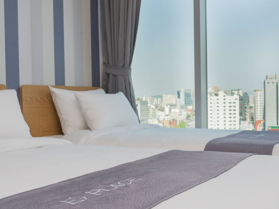 Family Suite | Blackout drapes, free WiFi